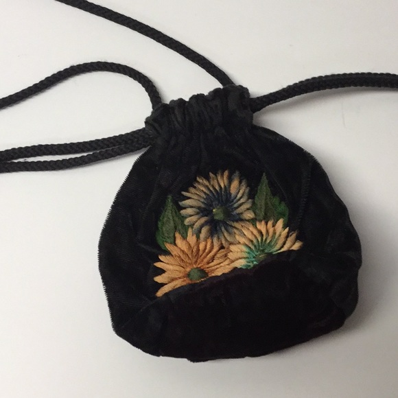 VINTAGE Velvet Bag Flower Embroidery Cinch Top Black Multi - Picture 2 of 5